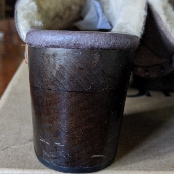 UGG Kassi clogs with box, perfect for fall and cool weather - Picture 6 of 10